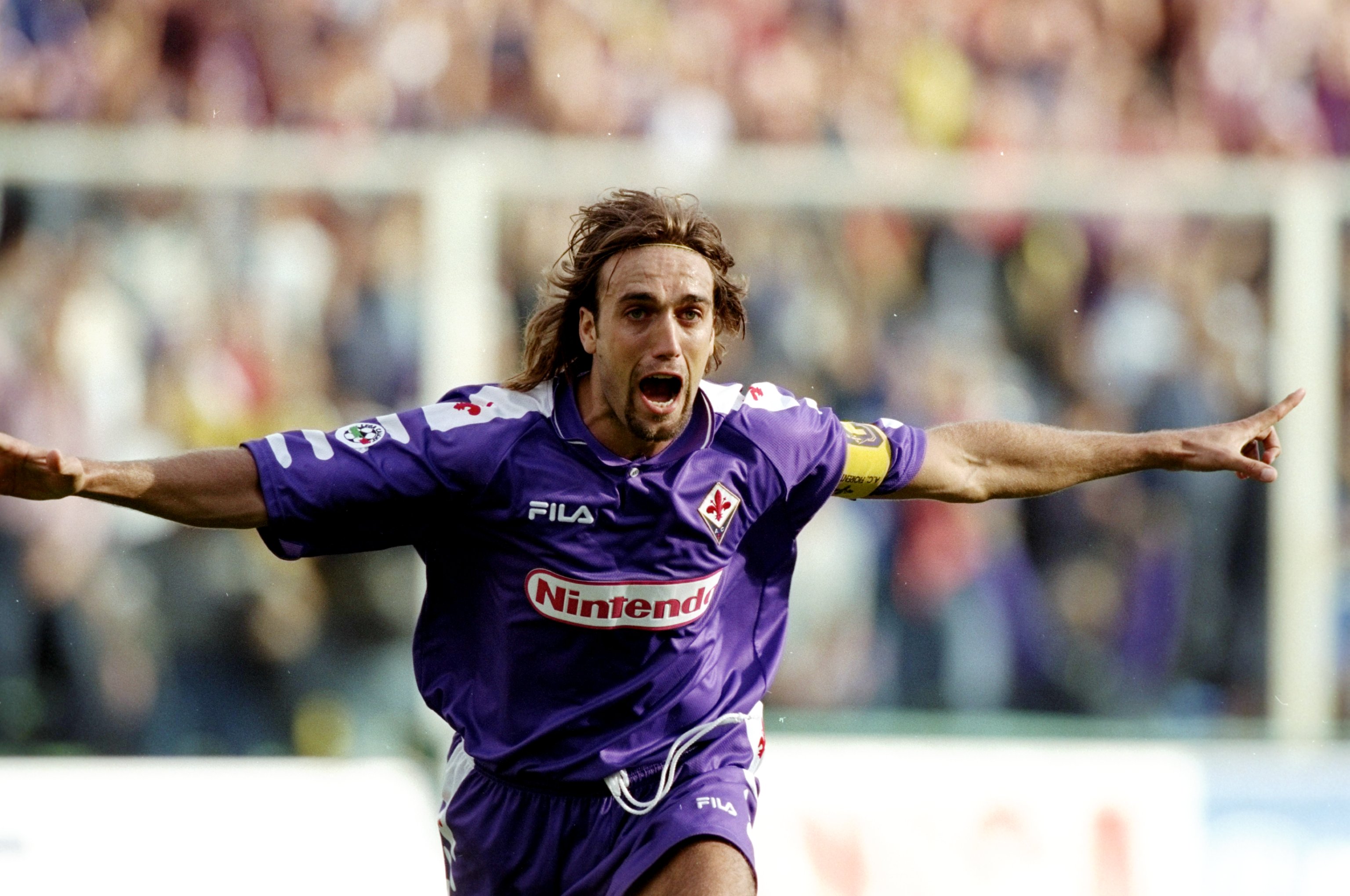 Gabriel Batistuta of Fiorentina celebrates