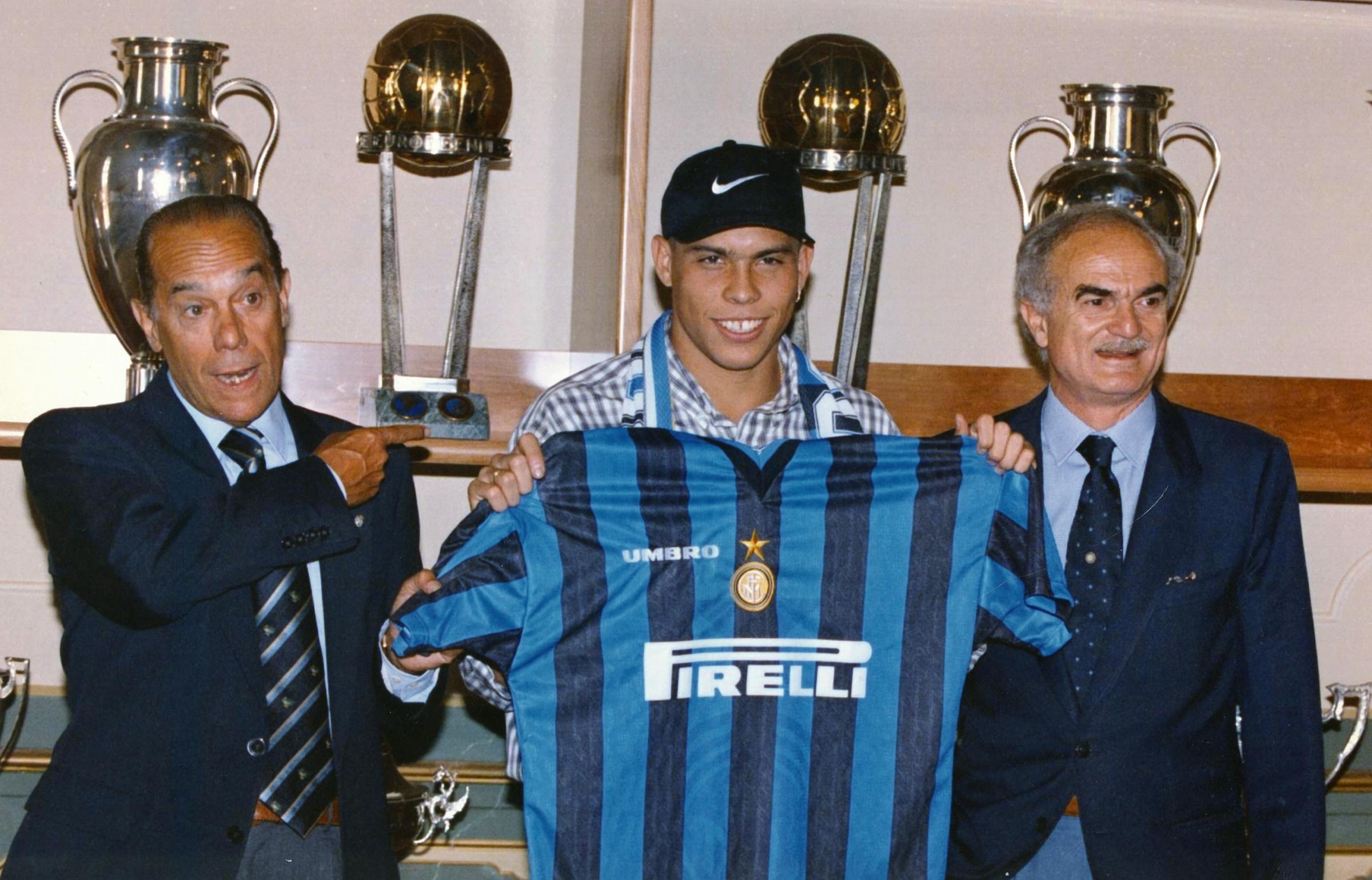 RONALDO-INTER-BRASILE-PRESENTAZIONE-BARCELLONA.