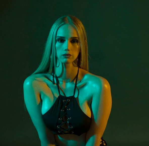 daniela-rendon-franco-armani-river-plate-1