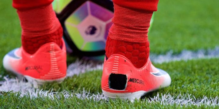 scarpe da calcio rotte