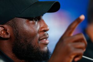 Lukaku con cappellino