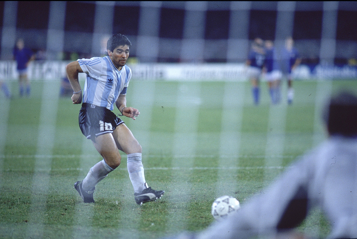 calcio di punizione Maradona