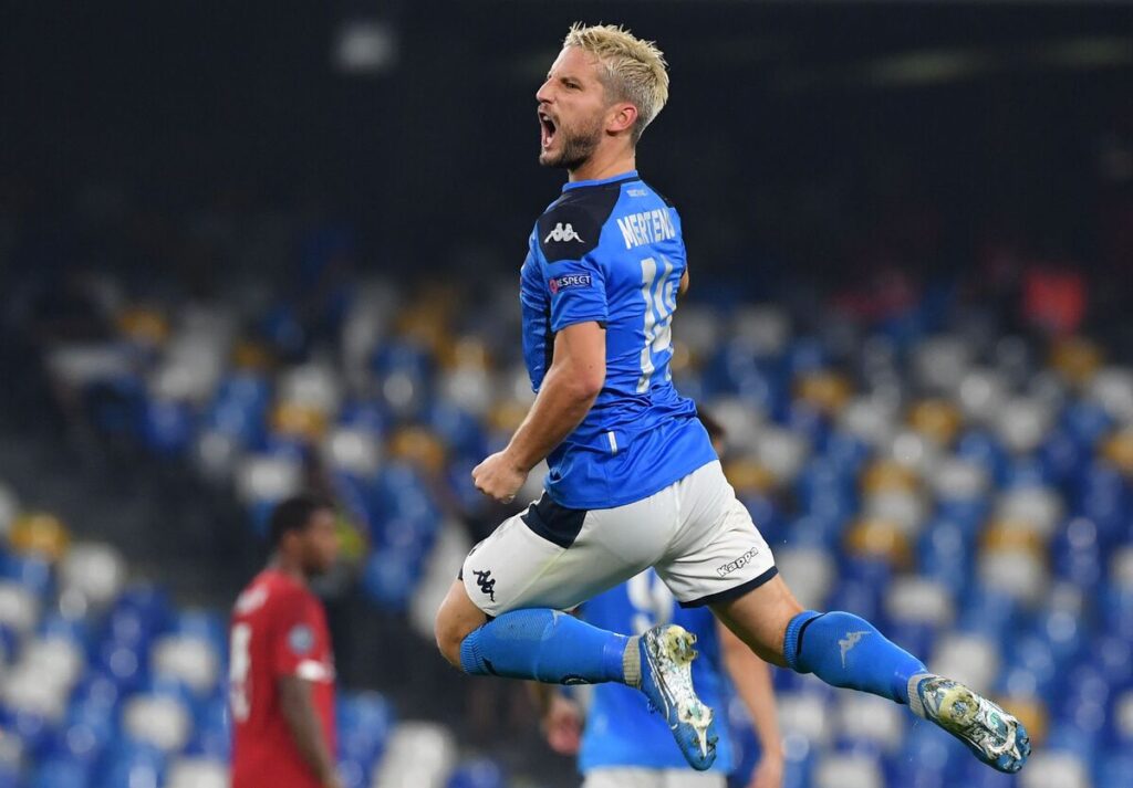 Dries Mertens festeggia il gol al Liverpool