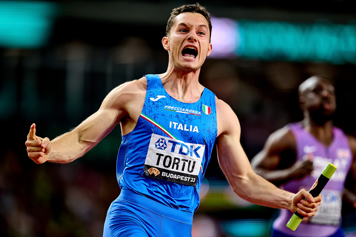 Filippo Tortu esulta per la vittoria a Budapest nel 2023