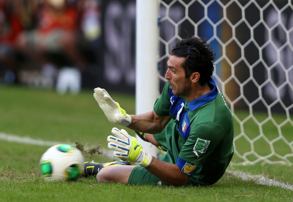 Gigi Buffon para un rigore