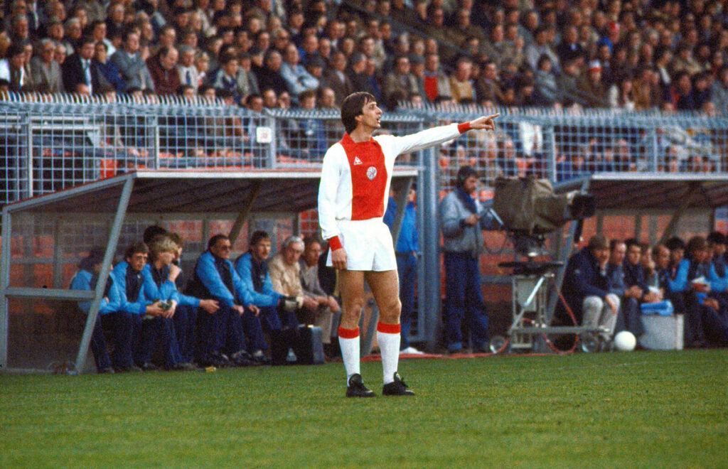 Johan Cruijff con la maglia dell'Ajax