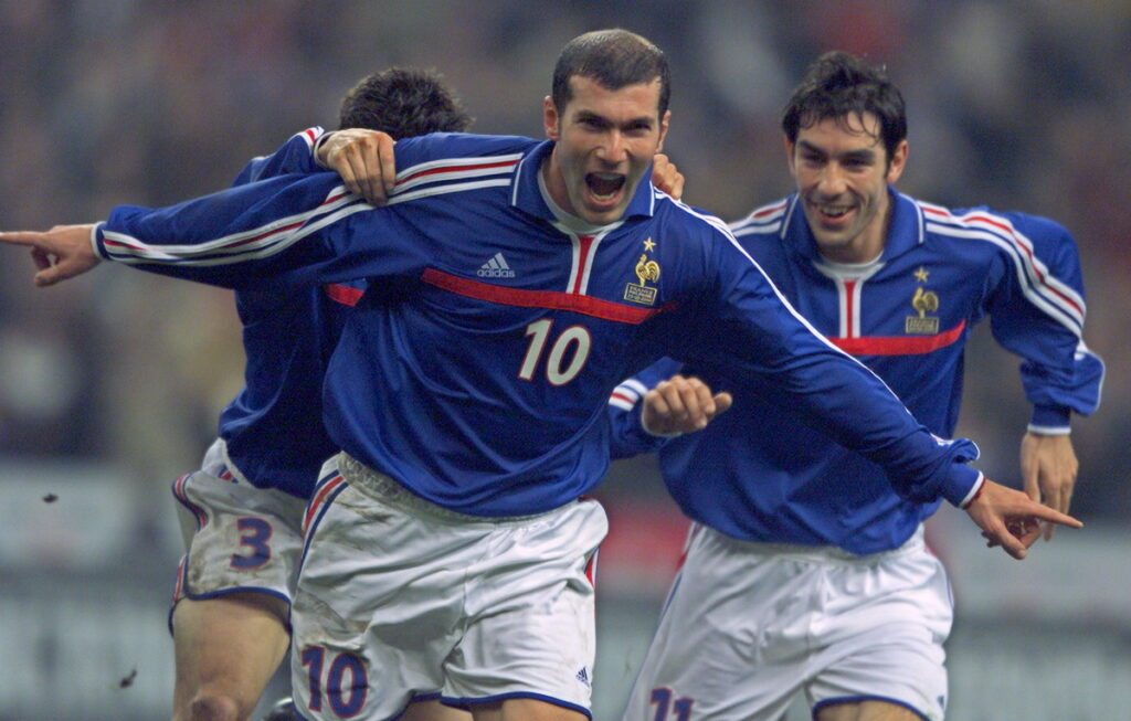Zinédine Zidane esulta contro la Polonia
