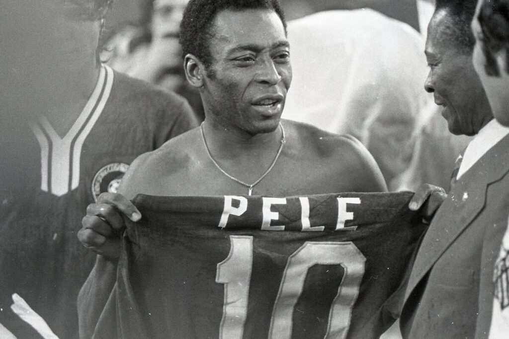 Pelè con la maglia numero 10