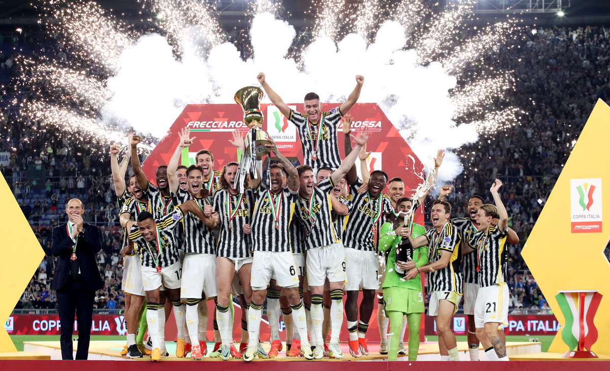 La Juventus celebra la vittoria della Coppa Italia 2023 2024