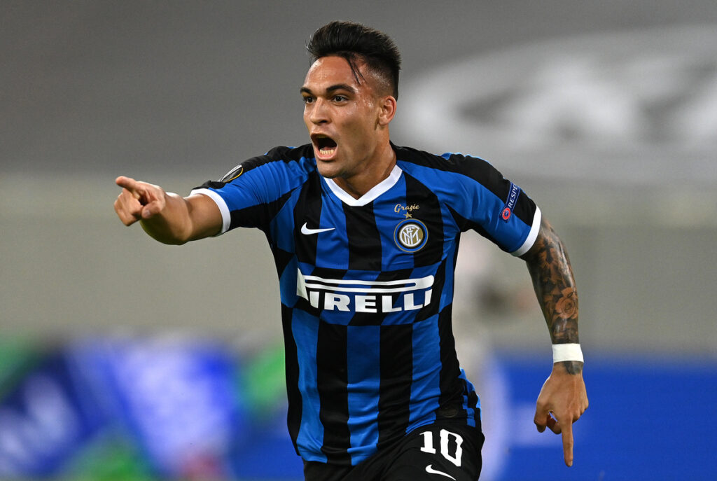 Lautaro con la maglia dell'Inter nel 2020