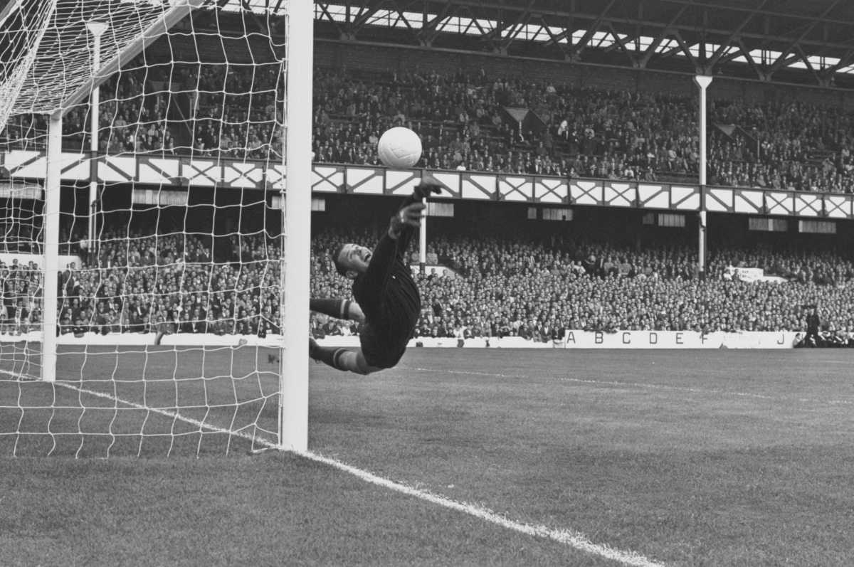 Lev Yashin para un tiro