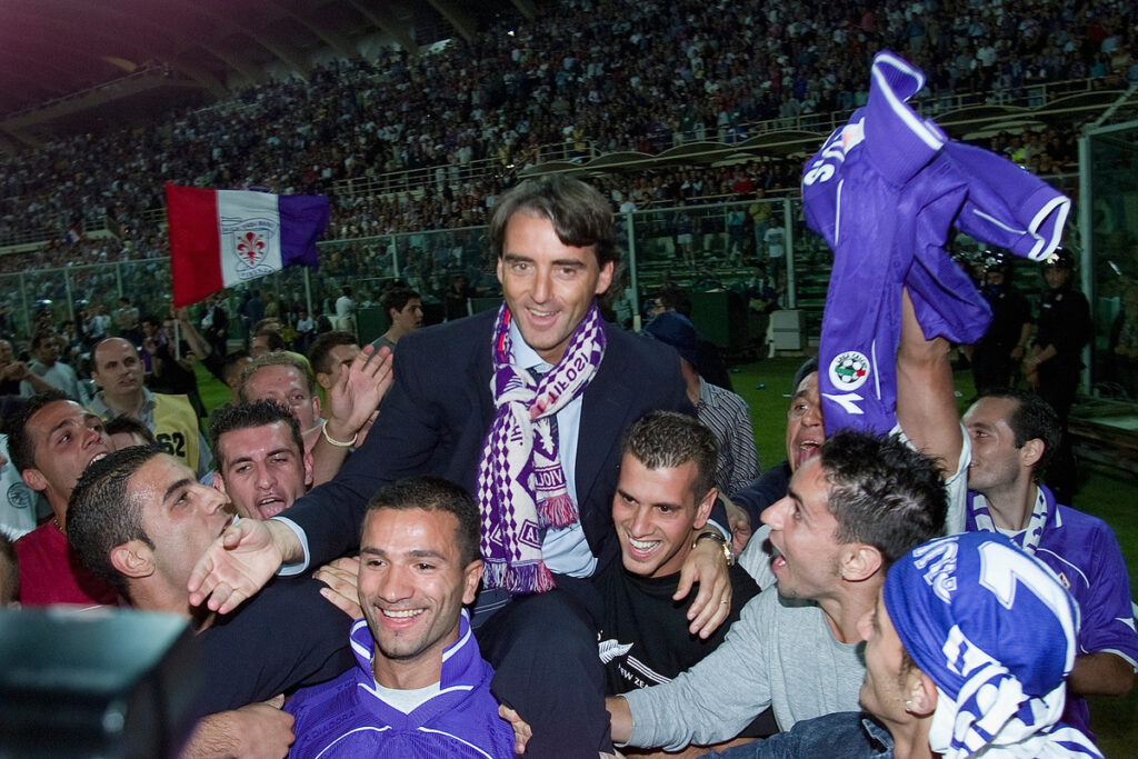 Mancini celebra la vittoria della Coppa Italia con la Fiorentina