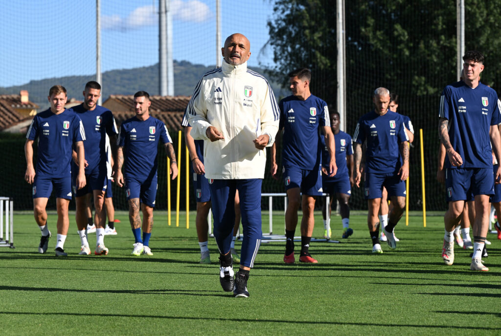 Spalletti durante una sessione di allenamento con la Nazionale