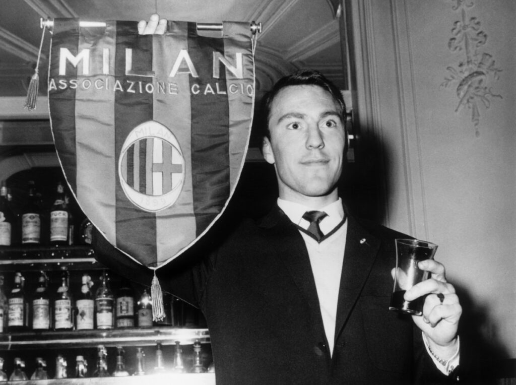 Uno scudetto del Milan del 1961