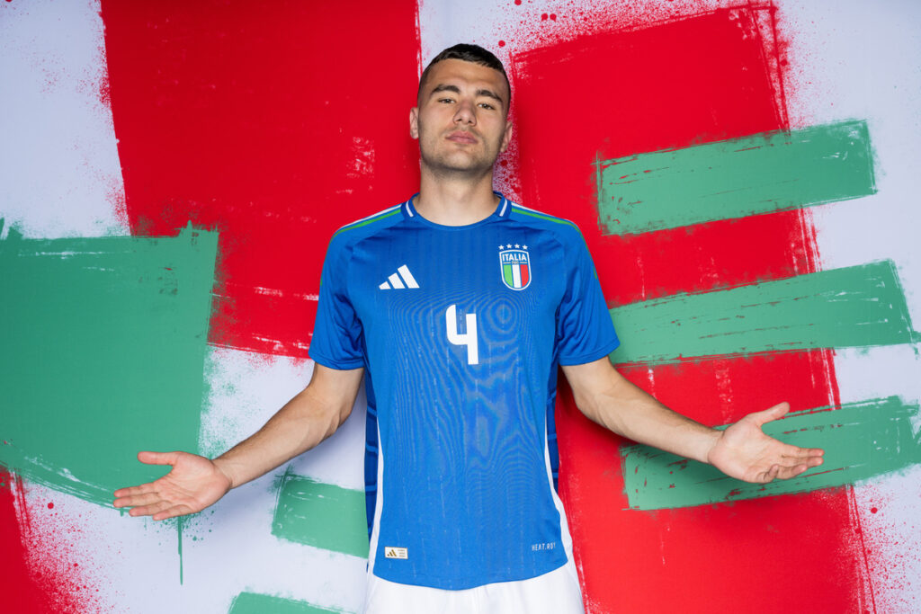 Alessandro Buongiorno con la maglia azzurra per Euro 2024