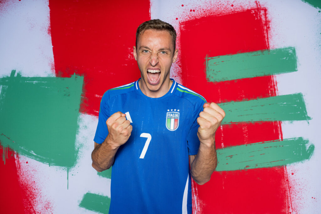 Davide Frattesi con la maglia della Nazionale italiana