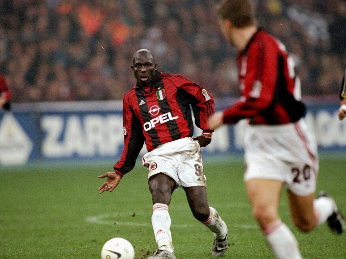 George Weah con maglia del milan