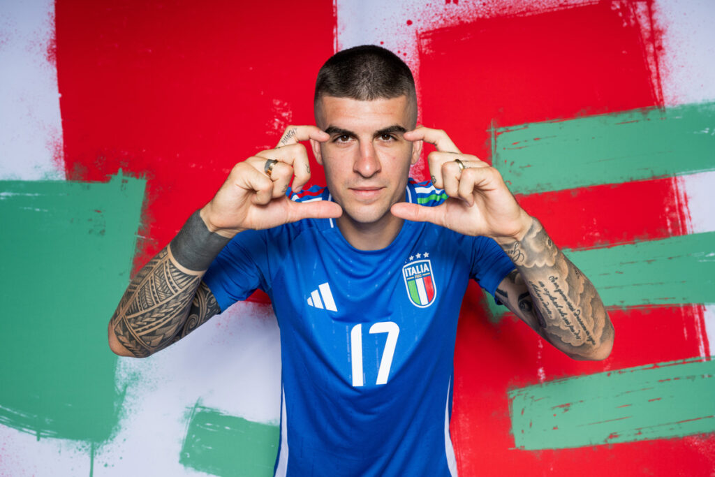 Gianluca Mancini con la maglia dell'Italia ad per Euro 2024