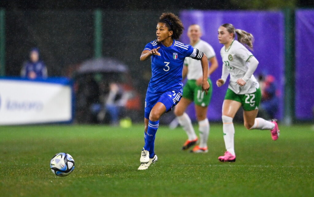 Sara Gama con la maglia della nazionale